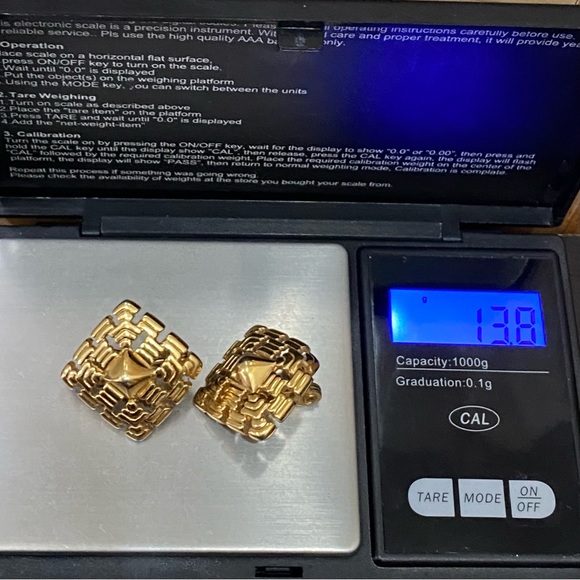 Vintage 70’s MONET Gold-tone Geometric Square Weave Clip Earrings - Picture 11 of 14